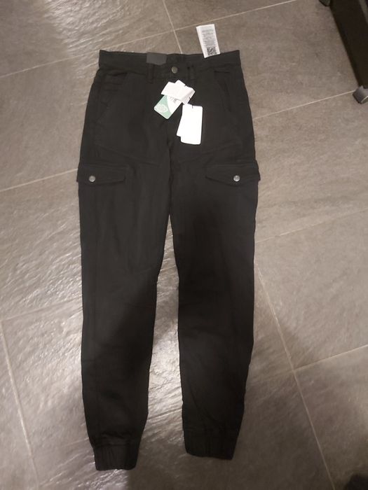 Продавам дрехи на едро