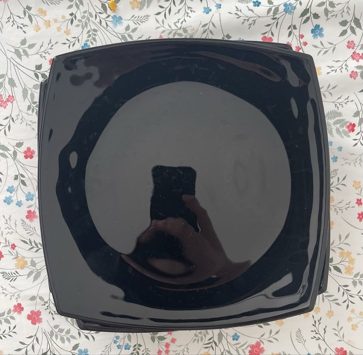 Продам набор тарелок на 6человек