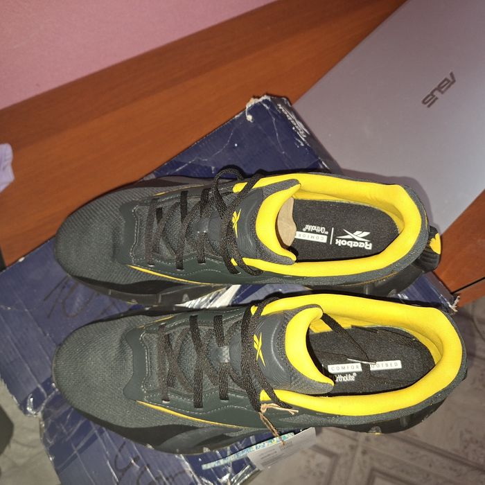 Продам новые кроссовки Reebok