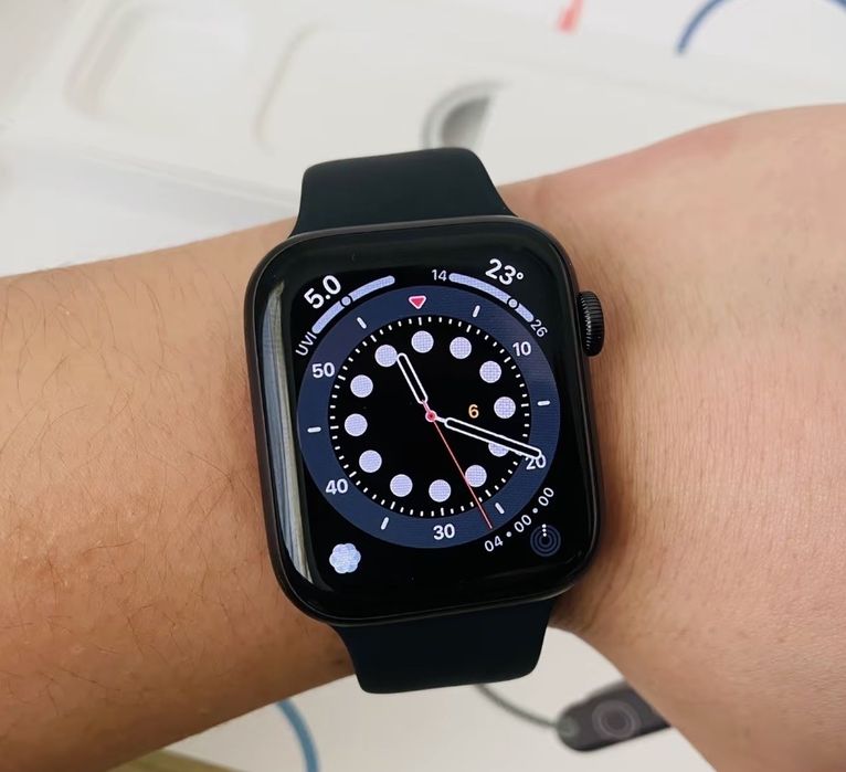 apple watch SE б/у в отличном состояний