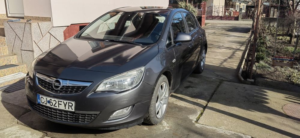 Opel Astra J 1.7 110cp diesel, de 10 ani proprietar