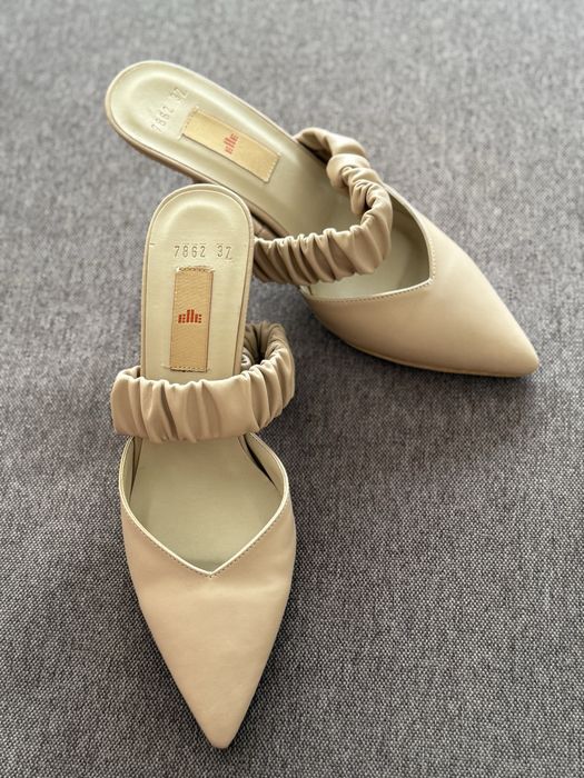 Бежевые мюли, новые.