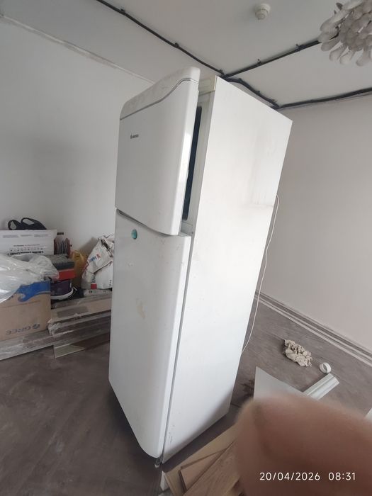 подержанный холодильник «Аристон»