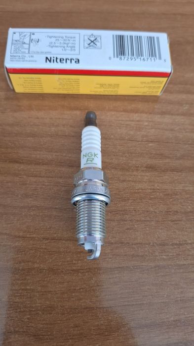 Свещи NGK обикновени и  иридиеви за   Хонда Сивик CRV Accord Jazz