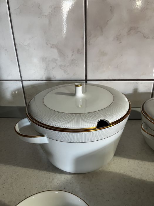 Vand set de farfurii