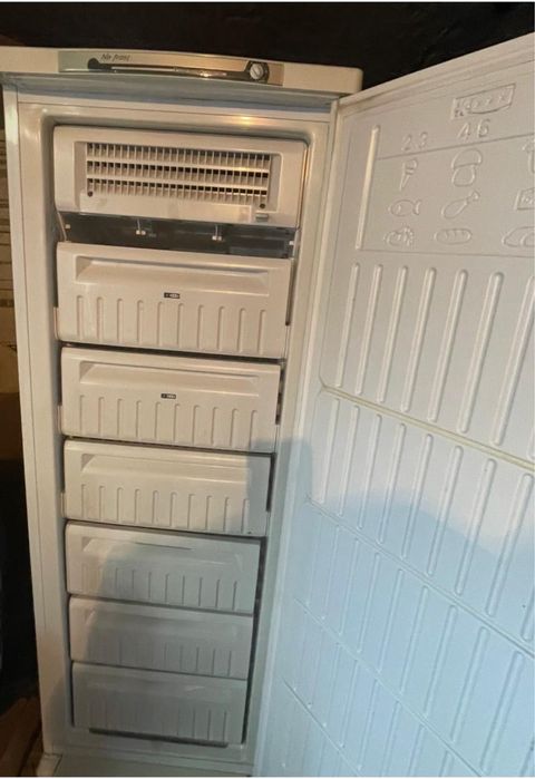 Продается Морозильная Камера Indesit