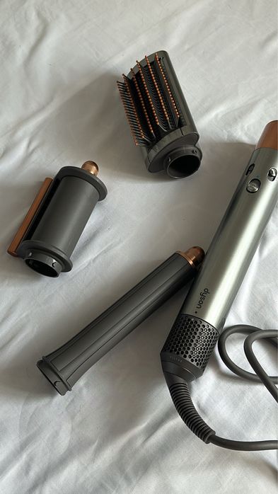 dyson продаю!пользовалась всего год