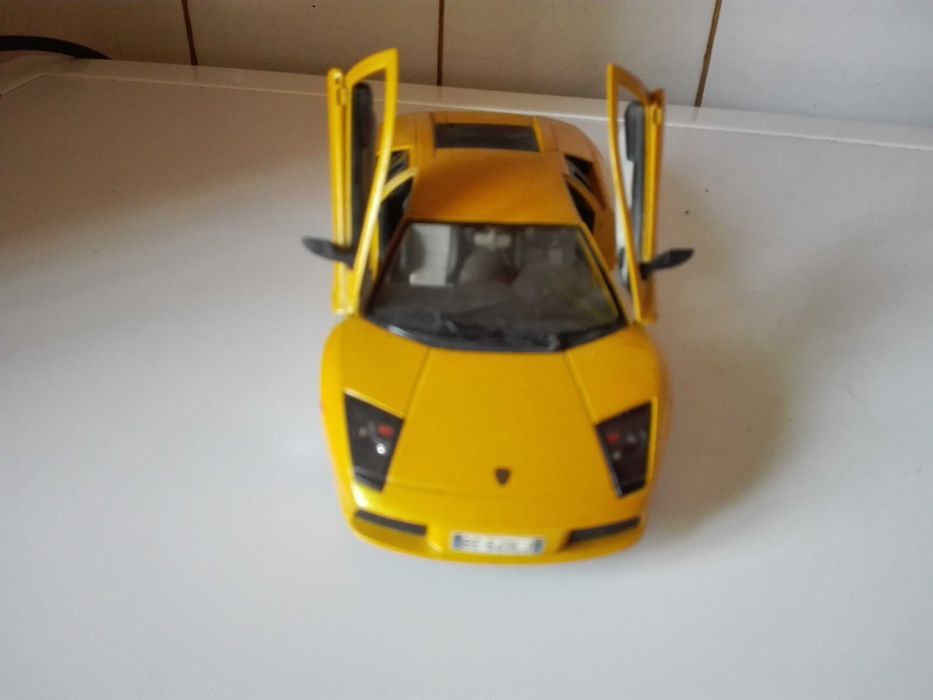 Метални колички М 1:24 .