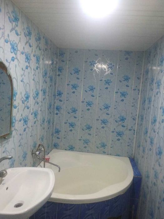 Toshkent viloyati Bekobod shahar hamma sharoitga ega ijaraga hovli !