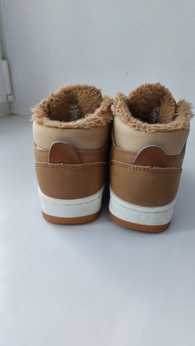 Продам осенние ботинки