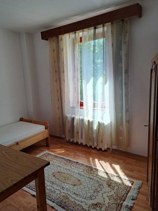 Apartament de inchiriat, 4 camere, ultra-central, bucatarie deschisa, centrala proprie noua