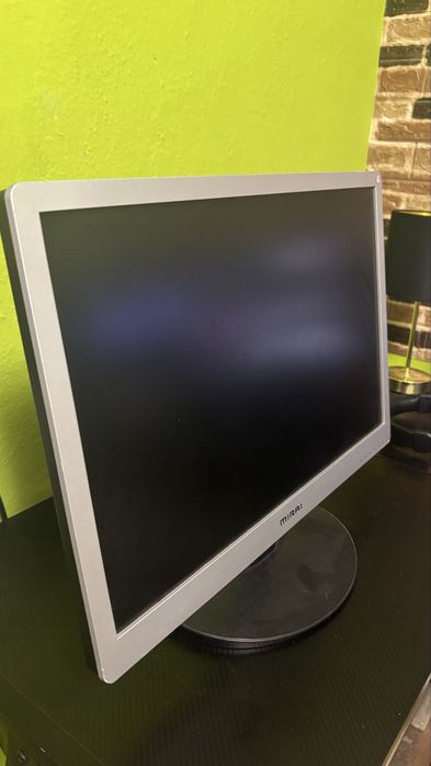 Monitor mirai aprox 20-21 inch