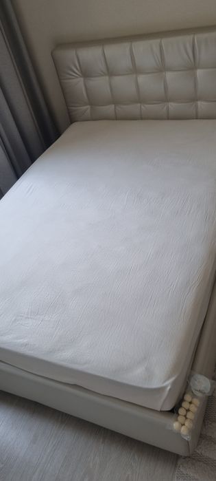 Кровать полутороспальная