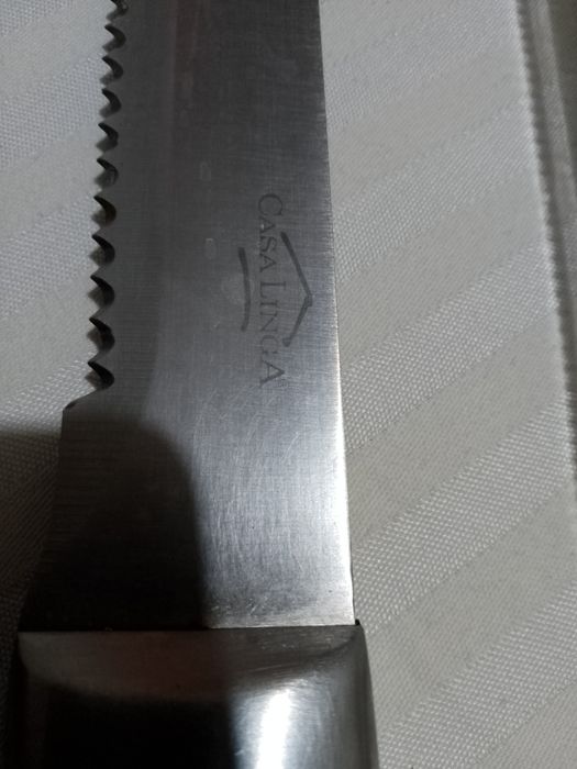 Кухненски  нож  за  хляб