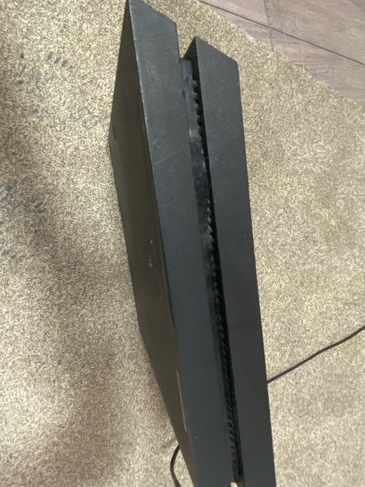 Vând PlayStation 1 TB