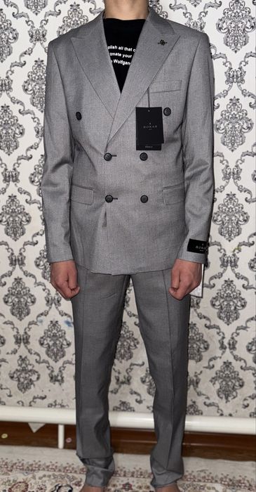 Срочно Продам новый  костюм