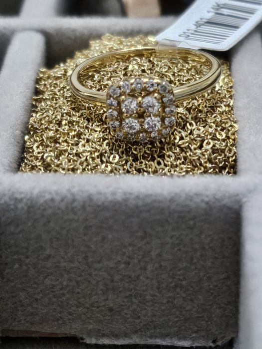 Продам кольцо с бриллиантами