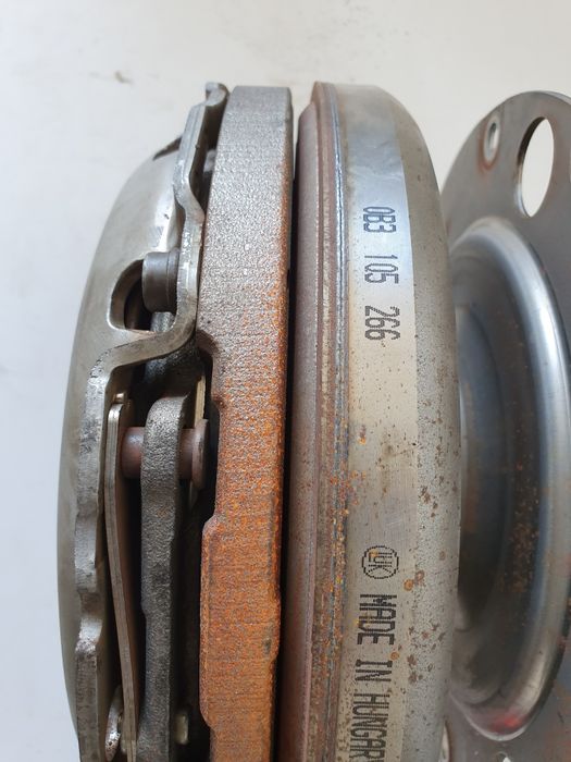 Volanta kit ambreiaj 0B3 105 266 Audi A4 B8 3.0 tdi CLAB cutie manuală