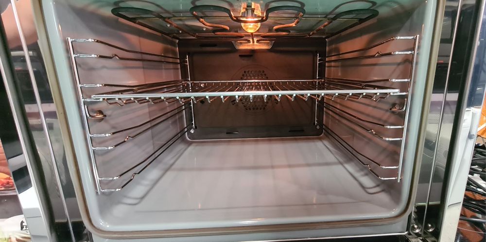 Фурна за вграждане Miele в к-т със стъклокерамични котлони