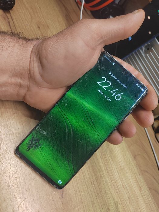 Продавам Huawei P30 pro.