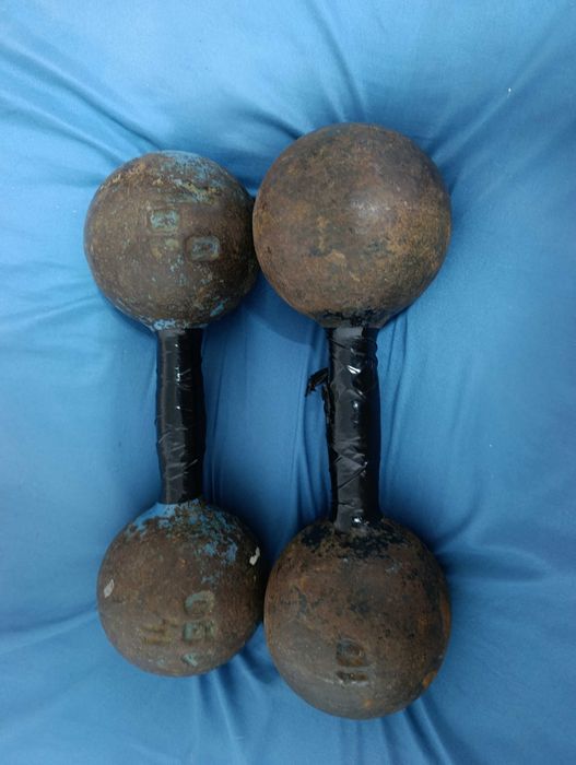 Гантели 2 штуки по 10кг.