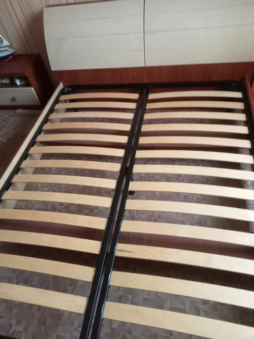 Двухспальная кровать