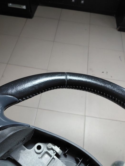 Оригинален кожен волан за ПЕЖО 407 .