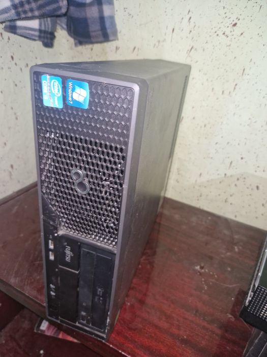 Vînd Xbox one x și un PC