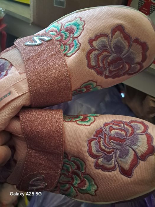Vand adidași Desigual