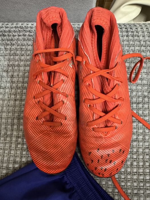 Футбольная форма Barcelona с бутсами от Adidas