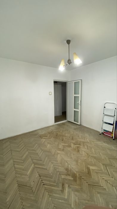Vând apartament 2 camere semidecomandat, zona Stomatologie, Spital neuropsihiatrie