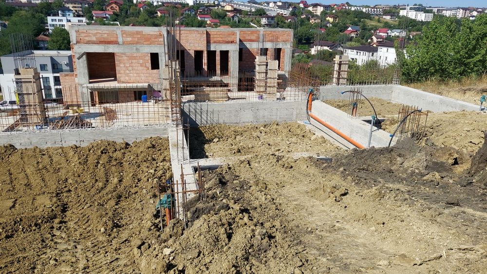 Excavatii, santuri apa, canal, gaz, electric, decopertari, etc.