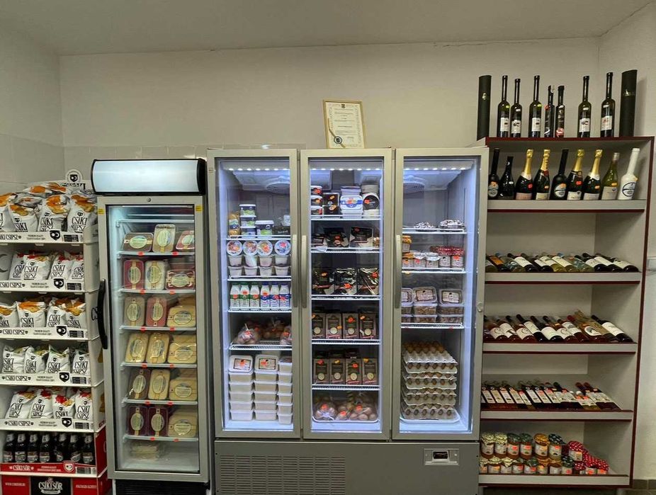 Vitrina Frigorifica cu 3 usi batante / -1 +8 C/150x70x205cm/  NOU