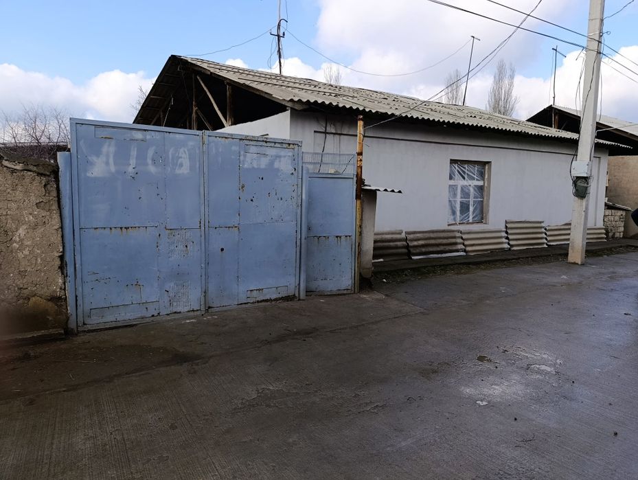 Uy sotiladi 6 sotx dakumetlari bor