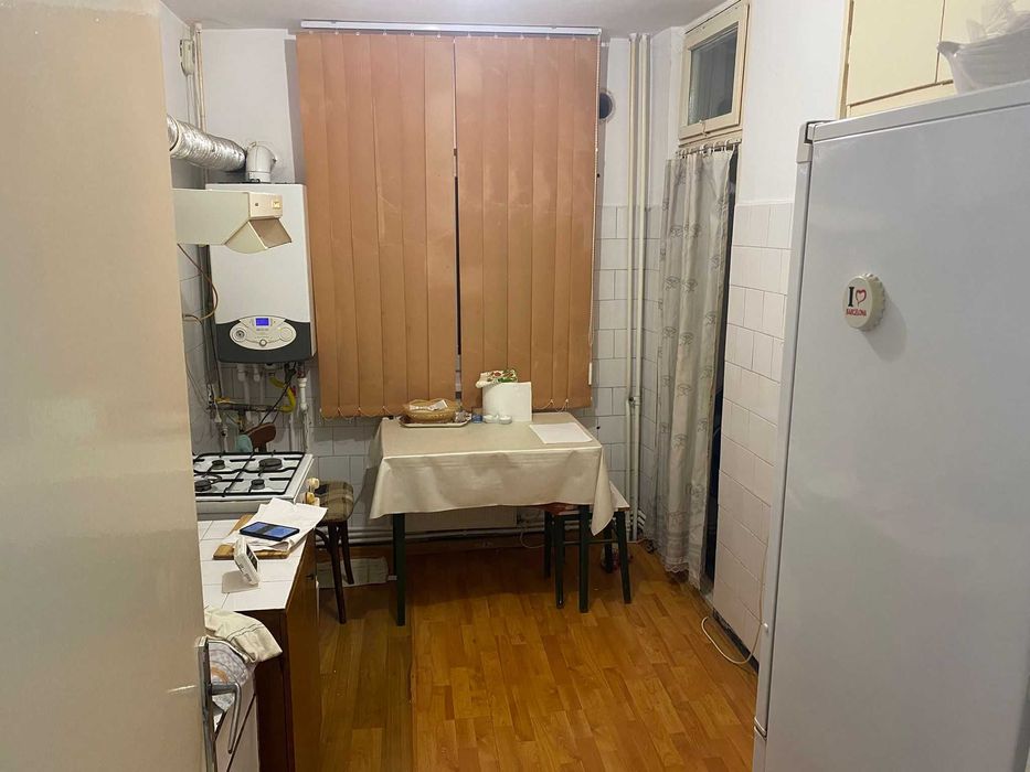 Închiriere 3 camere decomandat, centrala., George Enescu / Sineasca