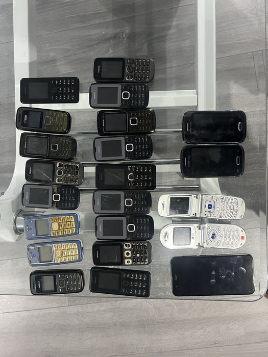 Vand lot telefoane cu butoane