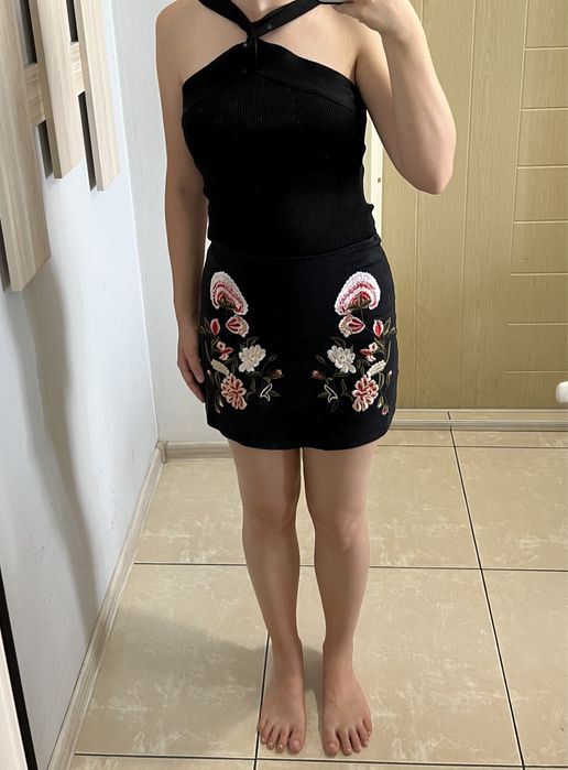 Черна пола с бродирани цветя Vince Otto, Размер S-М