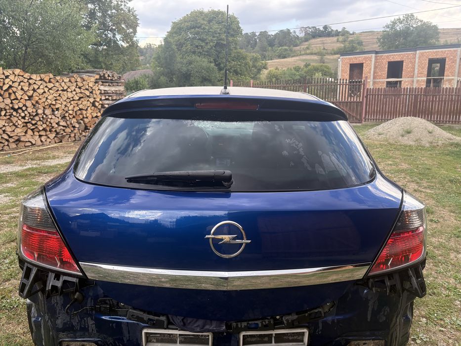 Dezmembrez Opel Astra H GTC