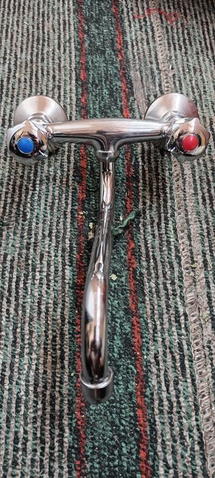 Продаю смеситель кухонный