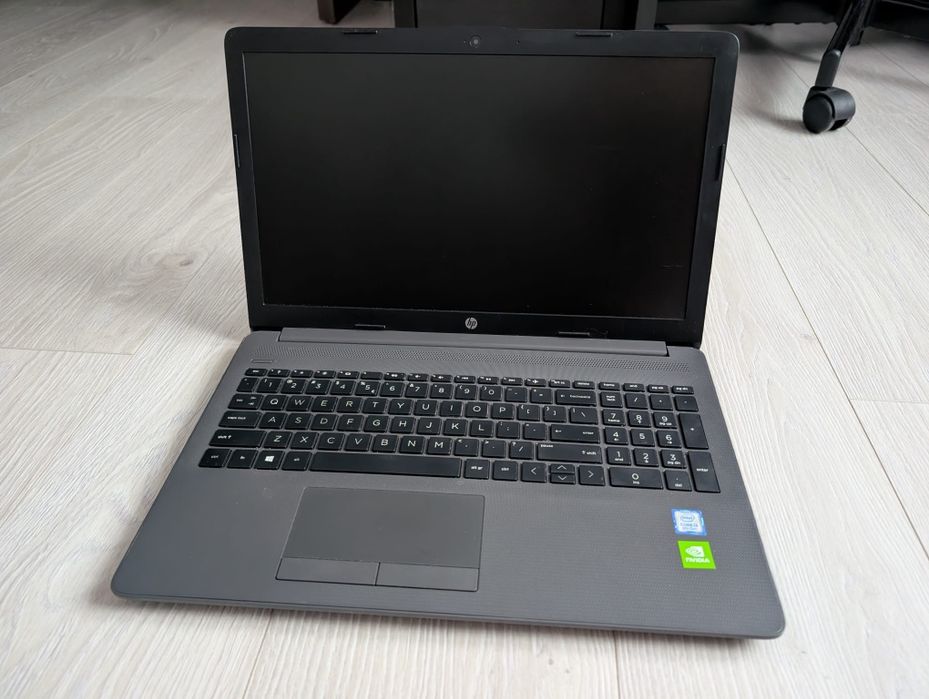Laptop HP 250 G7 cu procesor Intel® Core™ i3-8130U
