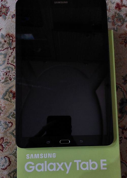 SAMSUNG Galaxy Tab E