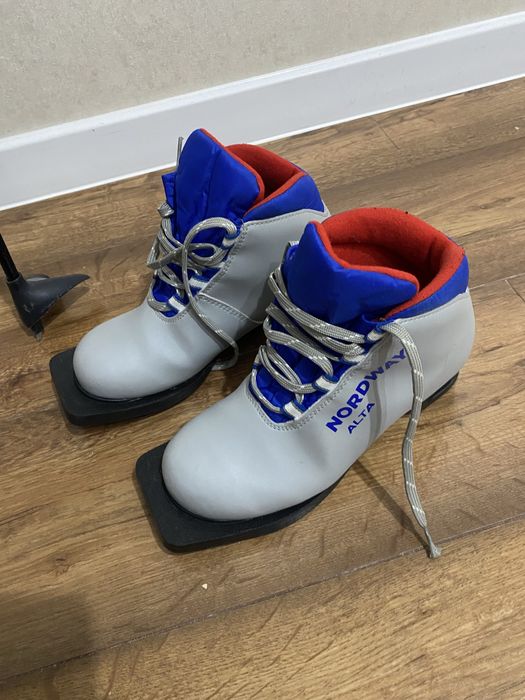 продам комплект детских лыж