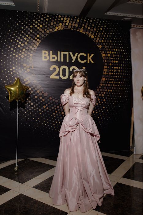 Выпускное платье пышное розовое