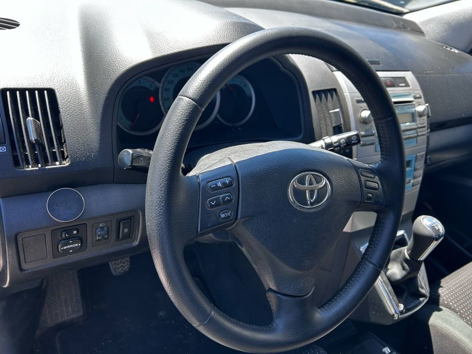 Продавам Toyota CorollaVerso,2,2 D4D 136к.с. Производство 2007г.