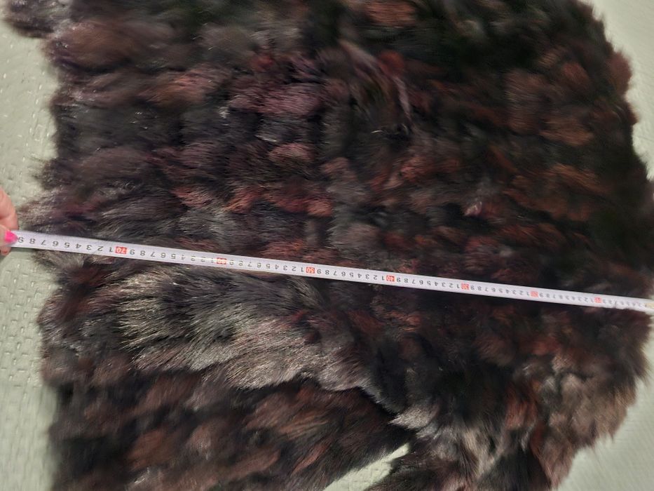 Haina blana de vizon măsoară din umăr pana jos 78 cm