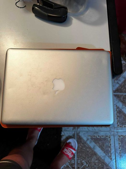laptop mac model vechi pret 550 lei