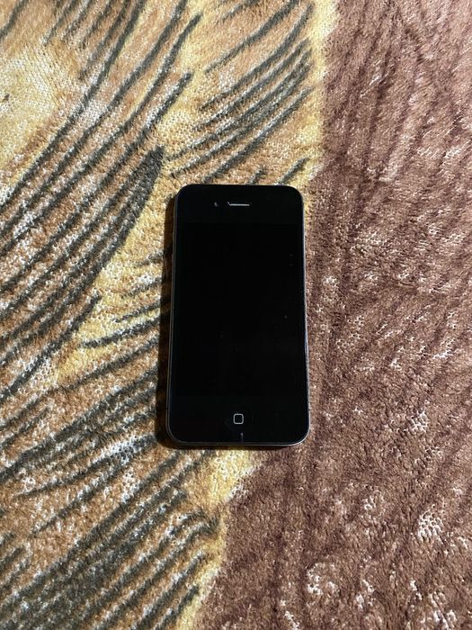 Продавам iPhone 4