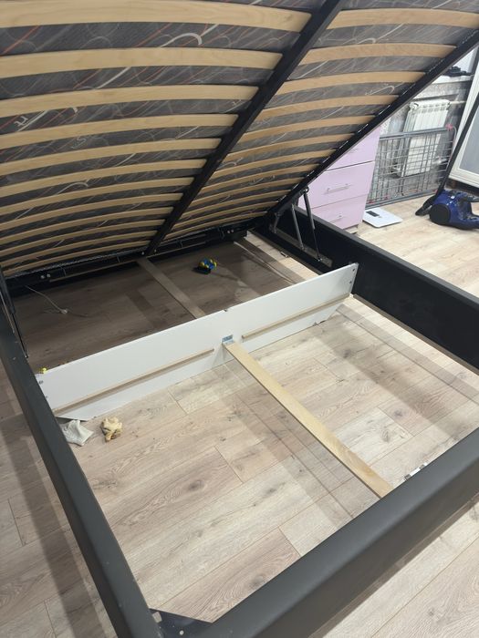 Двуспальная кровать