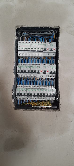 Electrician Autorizat de ANRE si recomandat de Schneider Electric