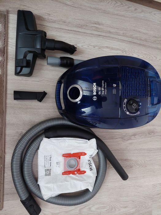 Aspirator Bosch in perfecta stare complet.
